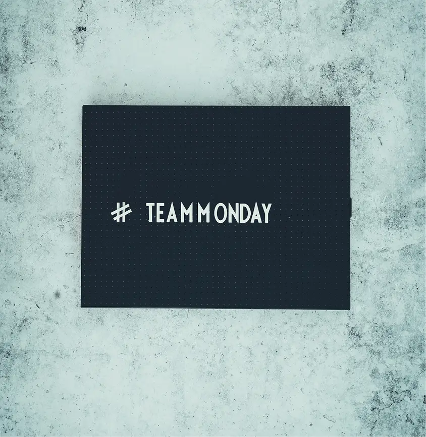 Bord met #teammonday